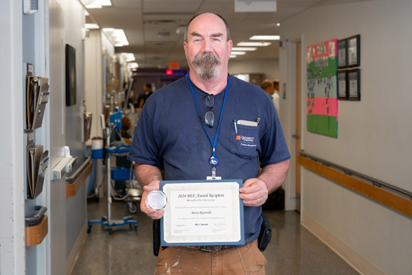 Barry Reynolds receives BEE Award